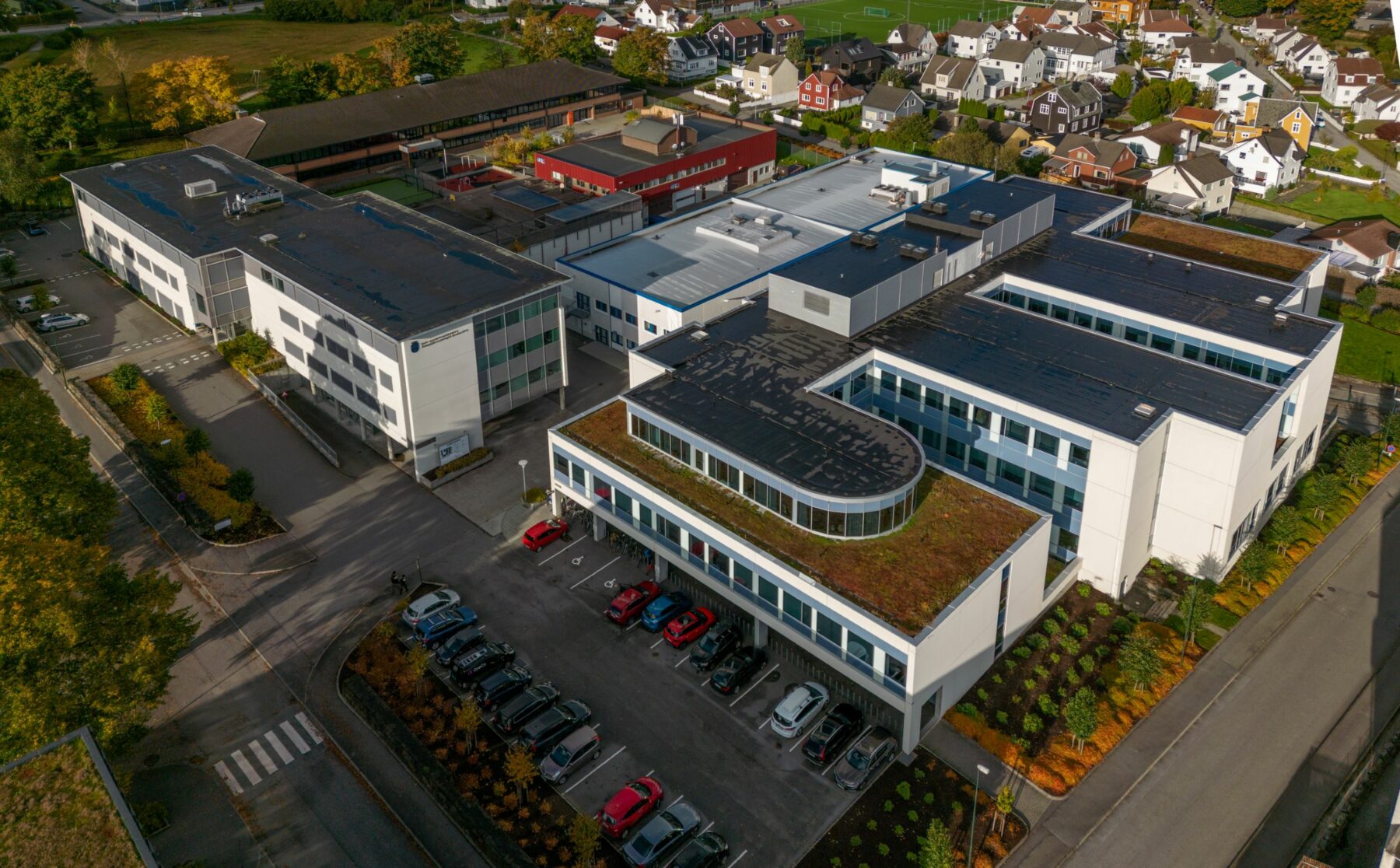 Torgveien 21 - dronefoto fasade