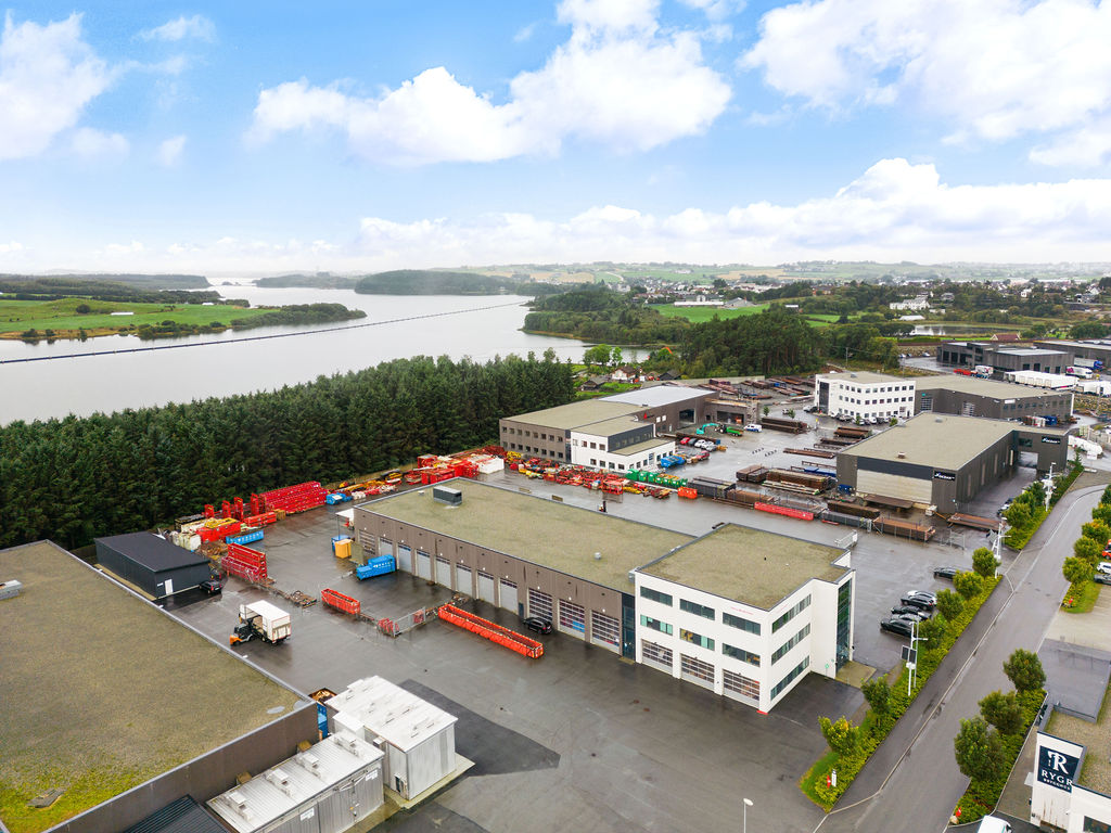 Plogfabrikkveien 20 - dronefoto fasade