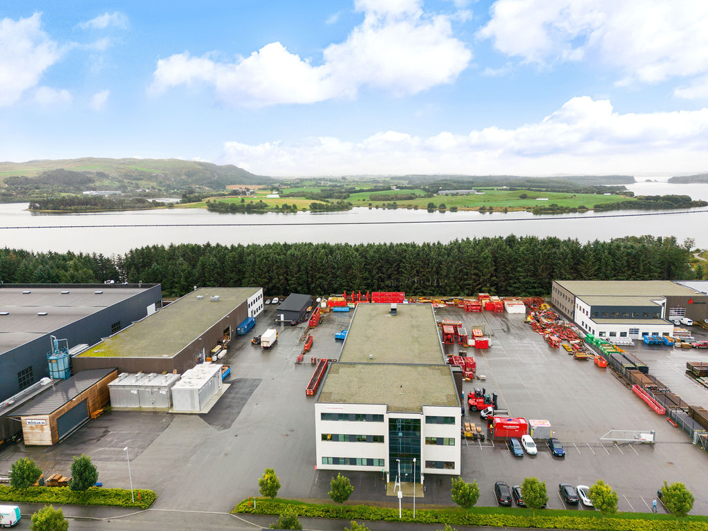 Plogfabrikkveien 20 - dronefoto fasade